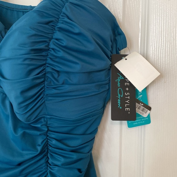 SHAPE + STYLE - Picture 3 of 9